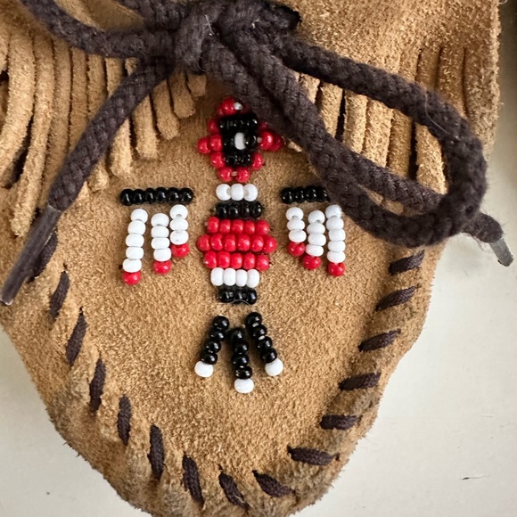 Minnetonka Beaded Mocassins - Picture 6 of 7